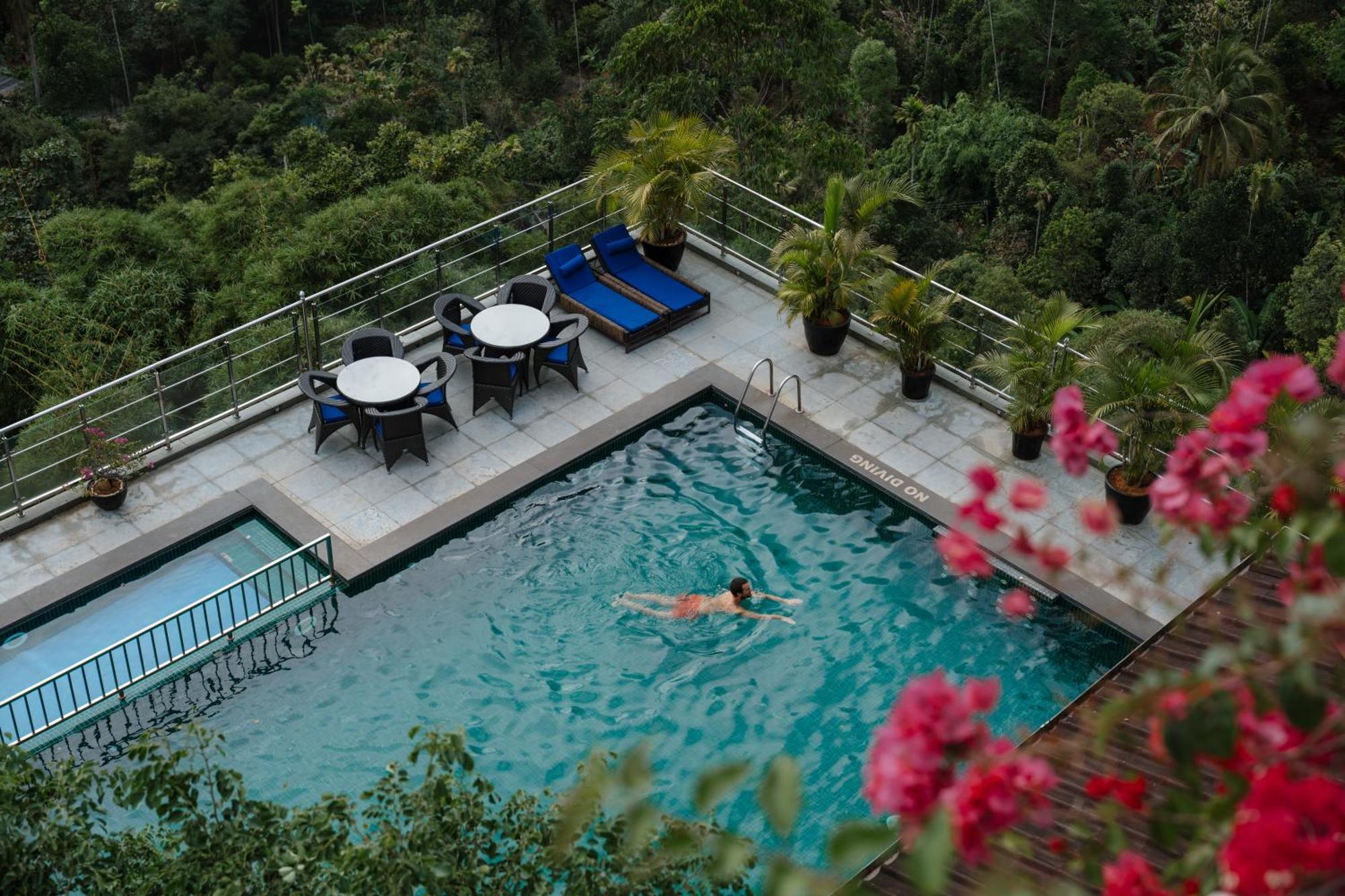 Отель The Panoramic Getaway Муннар Экстерьер фото The swimming pool at the hotel